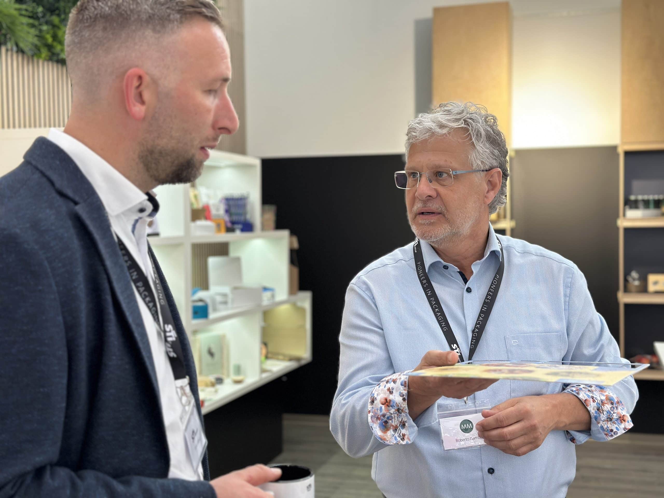Roberto Gamba discussing smart materials for packaging with participants.